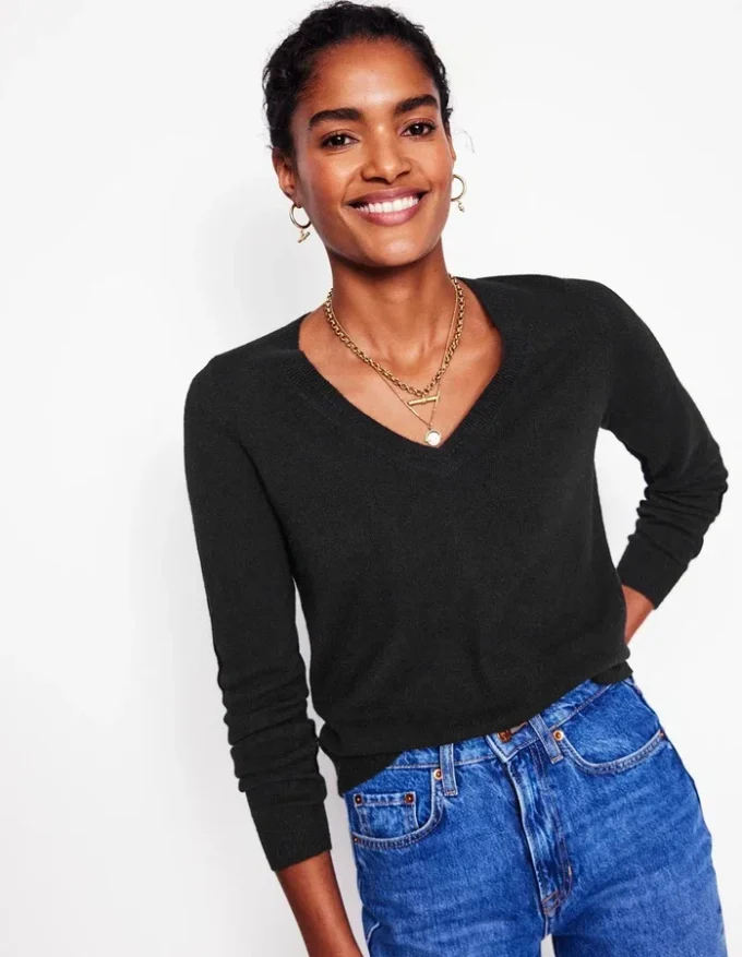 Eva Cashmere V-Neck Sweater Black Eva Cashmere V-Neck Sweater Black