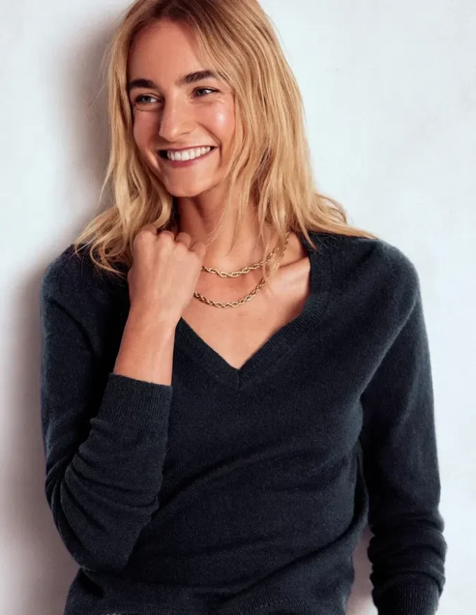 Eva Cashmere V-Neck Sweater Navy Eva Cashmere V-Neck Sweater Navy