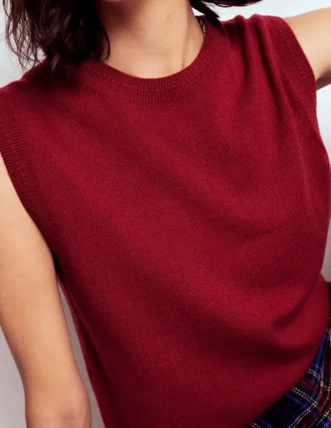 Eva Cashmere Vest Red Liquorice Eva Cashmere Vest Red Liquorice