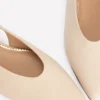 High Cut Flat Point Ecru