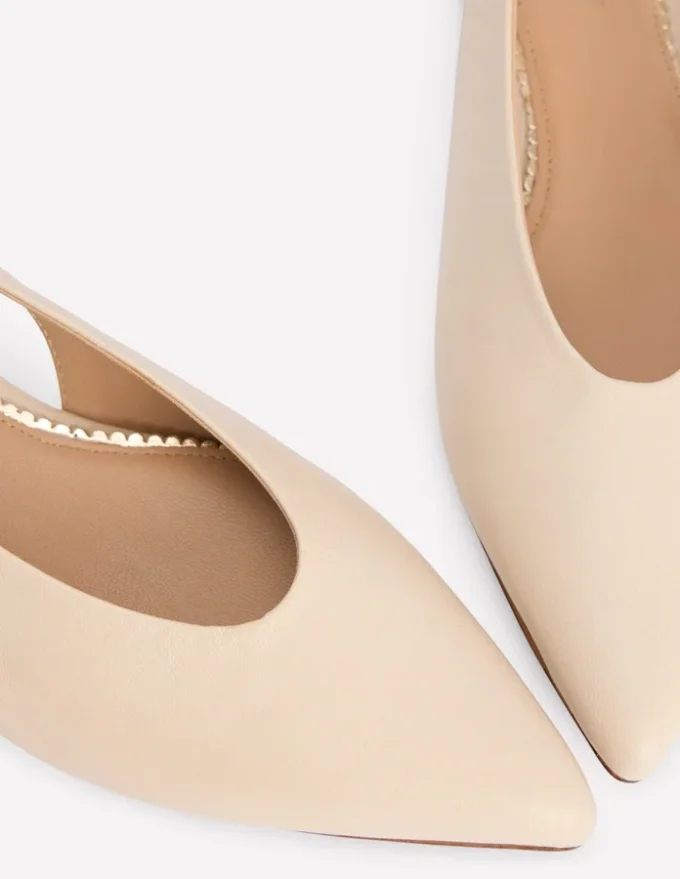 High Cut Flat Point Ecru
