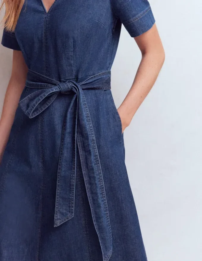 V-Neck Denim Dress Mid Vintage V-Neck Denim Dress Mid Vintage